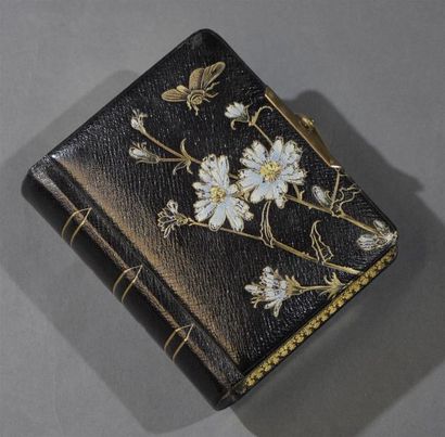 null Cartes de visite, 1870/1900
Ravissant petit album à la reliure de cuir gaufrée...