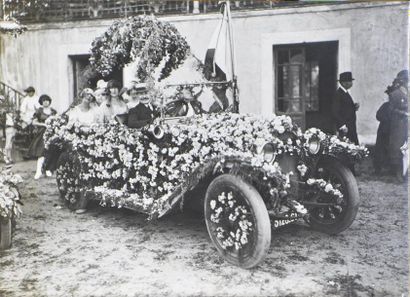Voiture fleurie, vers 1920
Amusant tirage...
