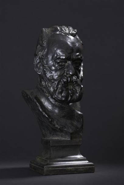 null Auguste RODIN (1840-1917) Buste de Victor Hugo dit « à l'illustre maître » avec...