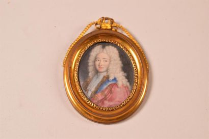 null Ecole FRANCAISE vers 1740 Portrait d'homme à la cape rouge Miniature sur ivoire...