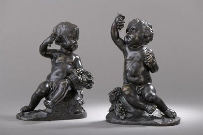 null Deux statuettes de putti symbolisant le Printemps et l'Automne Bronze patiné,...