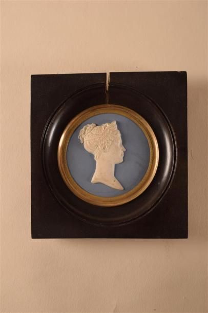 null SEVRES, vers 1810 Portrait en médaillon figurant l'impératrice Marie-Louise...