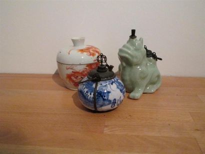 null Pot couvert en porcelaine. Chine (acc.) Pipe à eau en porcelaine. Pipe à eau...