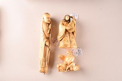 null JAPON

Suite de trois okimono en ivoire

H. 18 cm ; 10 cm ; 6 cm