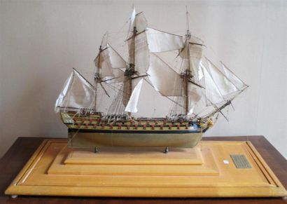 null maquette de vaisseau de style (accidentée)