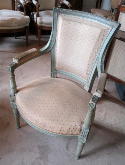 null Fauteuil en bois rechampi dossier évasé époque Directoire