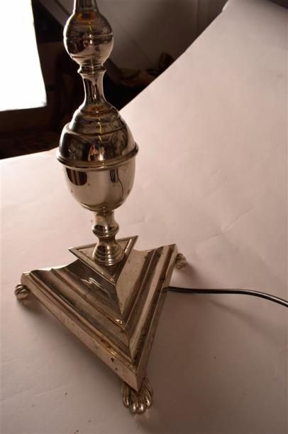 null Un grand pique cierge en métal argenté 

Monté en lampe

H. 70 cm



Provenance...