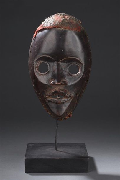 null Masque Dan
Côte d'Ivoire
H. 24,5 cm
Masque Dan figurant un visage humain aux...