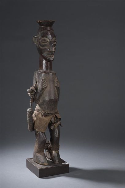 null Statuette Yaka République démocratique du Congo
H. 64 cm
Statuette figurant...