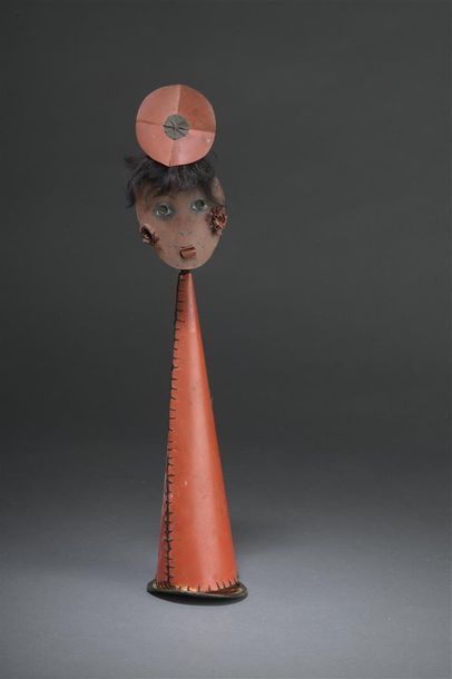 Marie VASSILIEF (1884-1957) * Femme aux boucles d'oreilles et chapeau Sculpture signée,...