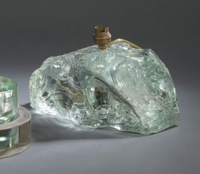 Dans le goût de Jean-Michel FRANK (1895-1941) * Bloc en verre taillé monté en lampe
H....