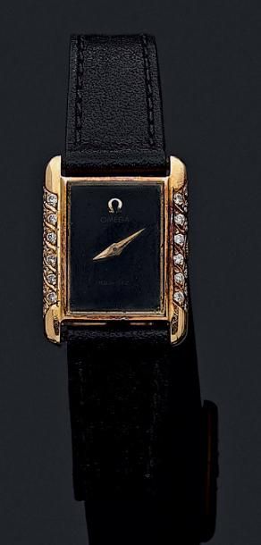 null OMEGA

Montre-bracelet de dame, la montre de forme rectangulaire en or jaune...
