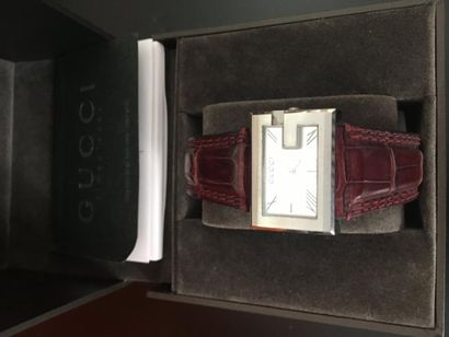 null GUCCI

Montre bracelet modèle "G watch", le cadran en acier, système à quartz,...