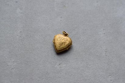 null Pendentif médaillon ouvrant en or jaune 750 millièmes gravé, figurant un coeur

Hauteur...