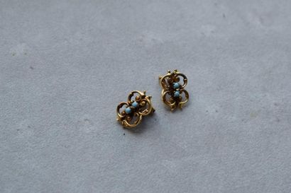 null Paire de boucles d'oreille en or jaune 750 millièmes ajouré à décor d'agrafes,...