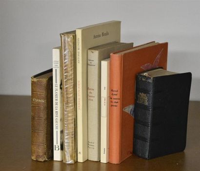 Livres anciens et modernes Lot de huit livres: - AYME (Marcel) - LES CONTES DU CHAT...