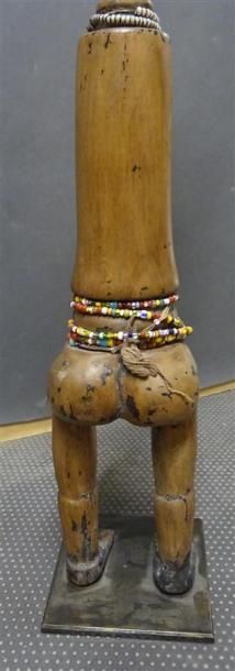 null FANTI - GHANA Poupée de fécondité en bois sculpté et ceinture de perles, la...