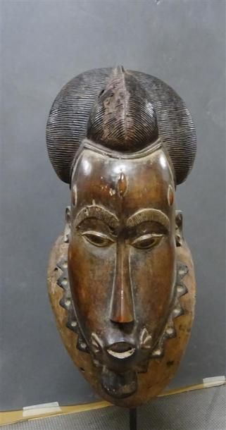 null YAOURE-BAOULE - COTE D'IVOIRE Masque figurant un visage d'homme en bois sculpté...