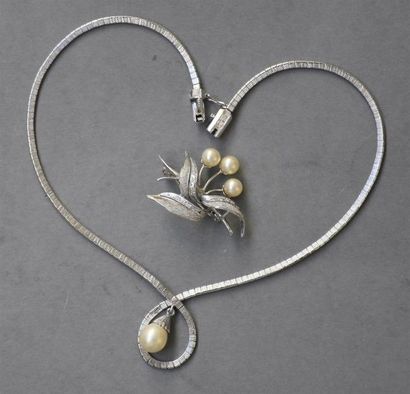 Bijoux - Joaillerie Collier souple en argent (925/°°) orné d'une perle en pendentif....