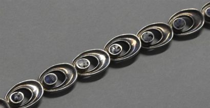 Bijoux - Joaillerie Collier en argent (800/°°) composé de maillons ovales, chacun...