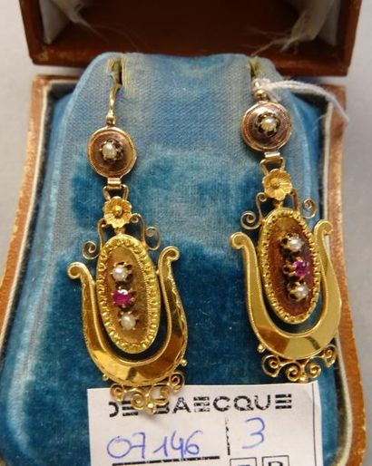 Bijoux - Joaillerie Paire de pendants d'oreilles en ors deux tons 18K (750/°°), ornée...