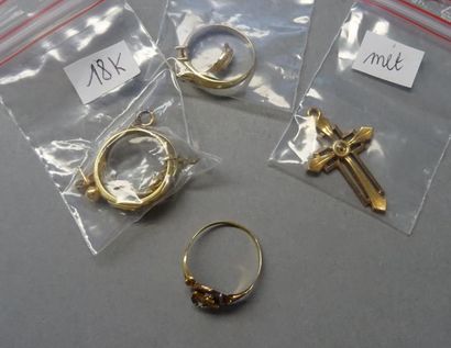 Bijoux - Joaillerie Lot en jaune 18K (750/°°) comprenant une alliance et des débris...