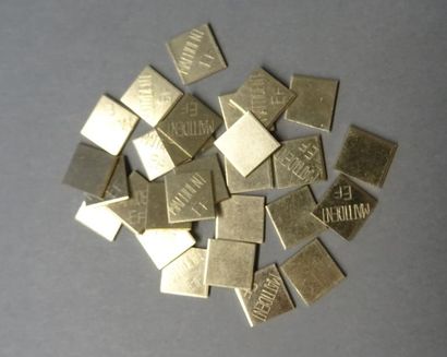 Bijoux - Joaillerie Lot de petits carrés d'or jaune dentaire 14K (585/°°) gravés...