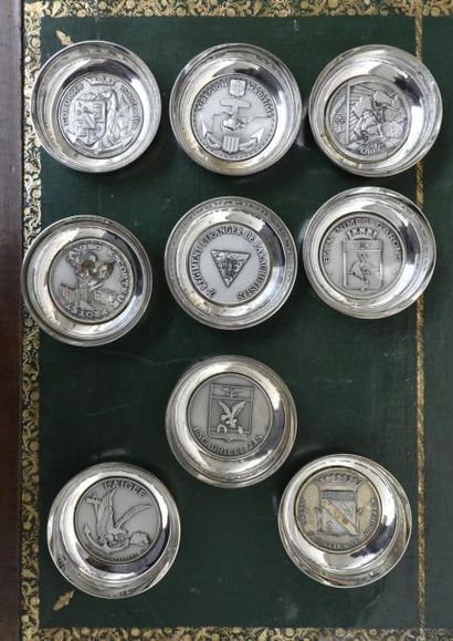 OBJETS D'ART F.I.A lot de dix coupelles de marine en métal argenté décorées de motifs...