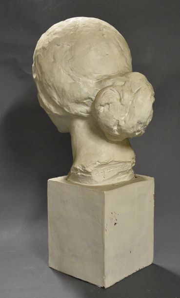 Sculptures des XIXe et XXe siècles Amedeo GENNARELLI (1881-1943) Tête de femme au...