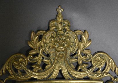 OBJETS D'ART Paire d'appliques en bronze doré ajouré de rinceaux et feuillages dans...