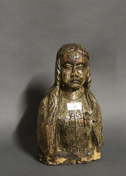 OBJETS D'ART Tête de Sainte Femme Bois sculpté H. 28,5 cm Piqûres