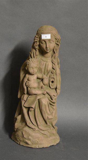 HAUTE EPOQUE Vierge à l'enfant Sculpture en fort relief en grès rose De style gothique...