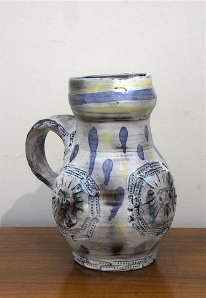 Céramique - Faïence - Porcelaine Travail des années 1960
Important pichet en céramique...