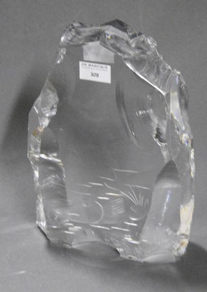 Art moderne et contemporain BACCARAT Sculpture en cristal figurant un bloc taillé...