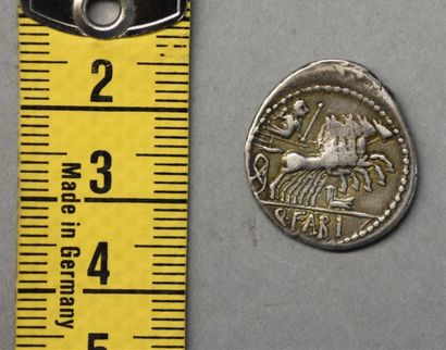 Monnaies - Médailles - Sceaux Denier de la république romaine en argent Fabia 124...