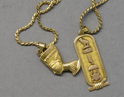 Bijoux - Joaillerie Deux pendentifs en or jaune 18K (750/°°), l'un représentant le...