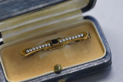 Bijoux - Joaillerie Epingle de cravate en métal doré ornée d'une ligne de perles...