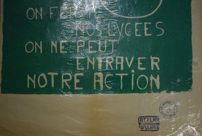 null "Lyceens - on ferme nos lycees on ne peut entraver notre action"

Sérigraphie...