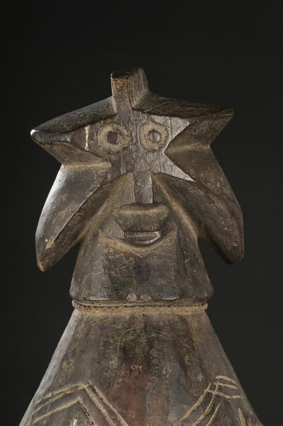 null Statue Mumuyé
Nigeria
H. 73 cm
Importante sculpture Mumuyé représentant une...