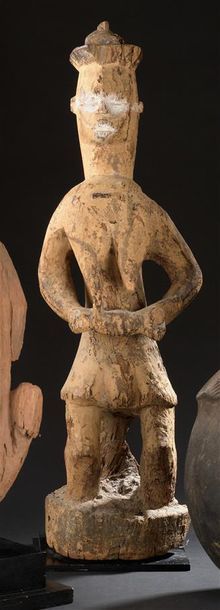 null Maternité Urhobo
Nigeria
H. 84 cm
Sculpture Urhobo figurant une figure féminine...