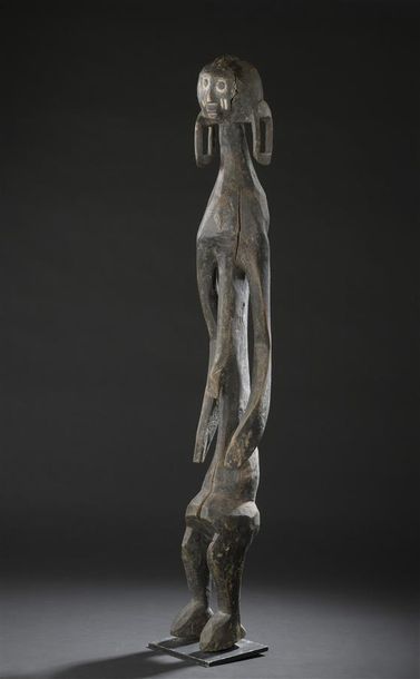 null Statue Mumuyé
Nigeria
H. 103 cm
Grande sculpture figurant un personnage debout...