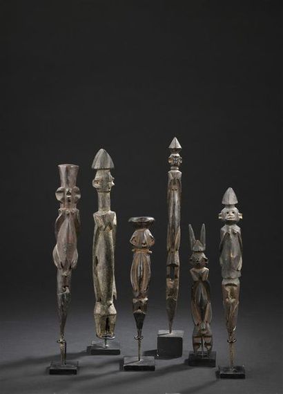 null Suite de trois statuettes Wurkun, kundul
Nigeria
H. de 25,5 cm à 38 cm
Suite...