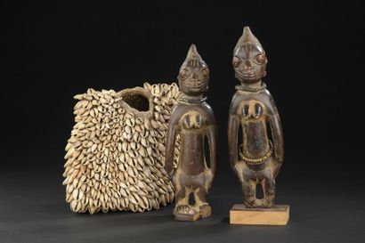 null Paire de statuettes Yorouba, Ibeji
Nigeria
H. 27 cm
Paire de statuettes figurant...