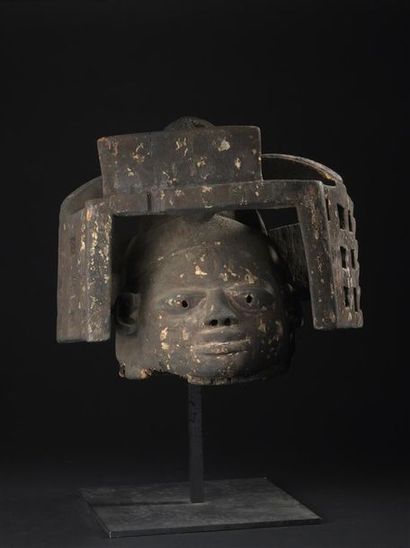 null Masque Yorouba, Gélédé
Nigeria
H. 37 cm
Publication
Rivière, M., Les chefs-d'oeuvre...