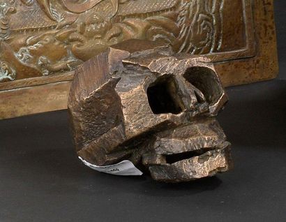 Michel ANDRAULT (né en 1926) Crâne à pans géométriques
Bronze patiné, monogrammé,...