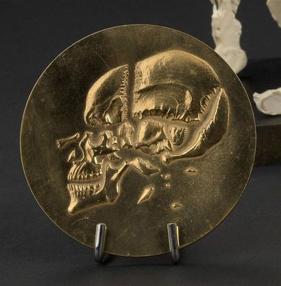 Pierre-Yves TREMOIS (né en 1921) Médaille présentant à l'avers un crâne humain; au...