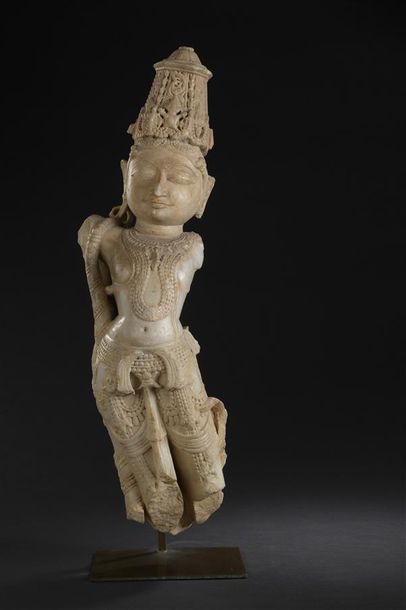 null Sculpture en haut-relief représentant Vishnu ou une divinité secondaire, Sud...
