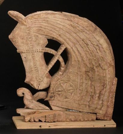 null Extrémité de poutre en bois sculpté, Nord de l'Inde
Protomé d'un cheval
Bois
H....