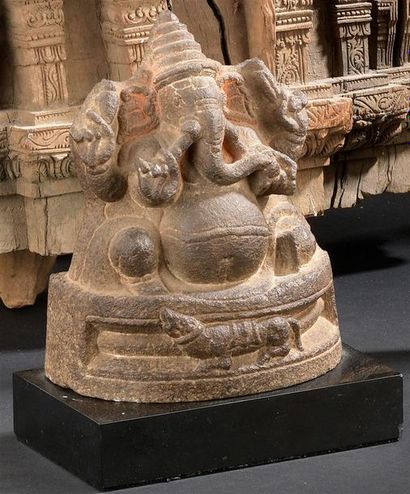 null Petite sculpture du dieu Ganesh, Sud de l'Inde
Gres
XVIIIe siecle ou antérieur
H....