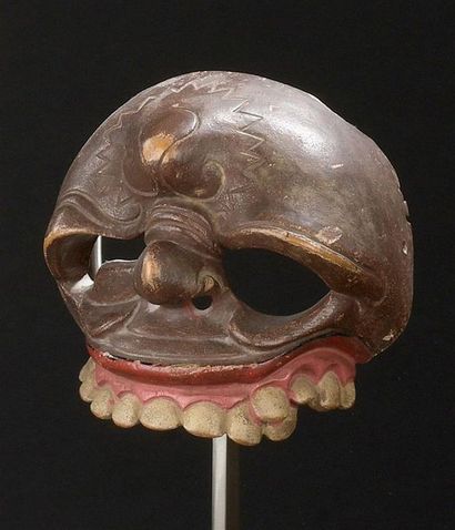 null Demi-masque de théâtre, Bali ou Lombok, Indonésie
Représentant un crâne a forte...